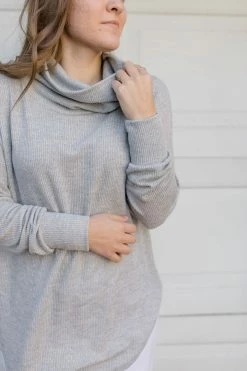 Tea N Rose 'Aden' Turtleneck Sweater In Heather Grey FINAL SALE 7 Tea N Rose 'Aden' Turtleneck Sweater In Heather Grey FINAL SALE