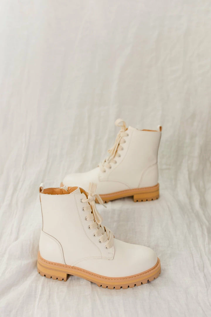 KKE ORIGINALS Shoes 'Oslo' Lace Up High Ankle Boots In Ivory 1 KKE ORIGINALS Shoes 'Oslo' Lace Up High Ankle Boots In Ivory