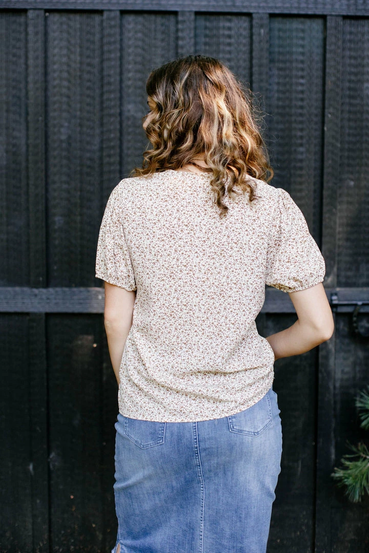 Tea N Rose Summer Collection 'Laura' Button Front Floral Blouse In Taupe 5 Tea N Rose Summer Collection 'Laura' Button Front Floral Blouse In Taupe