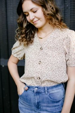 Tea N Rose Summer Collection 'Laura' Button Front Floral Blouse In Taupe 8 Tea N Rose Summer Collection 'Laura' Button Front Floral Blouse In Taupe