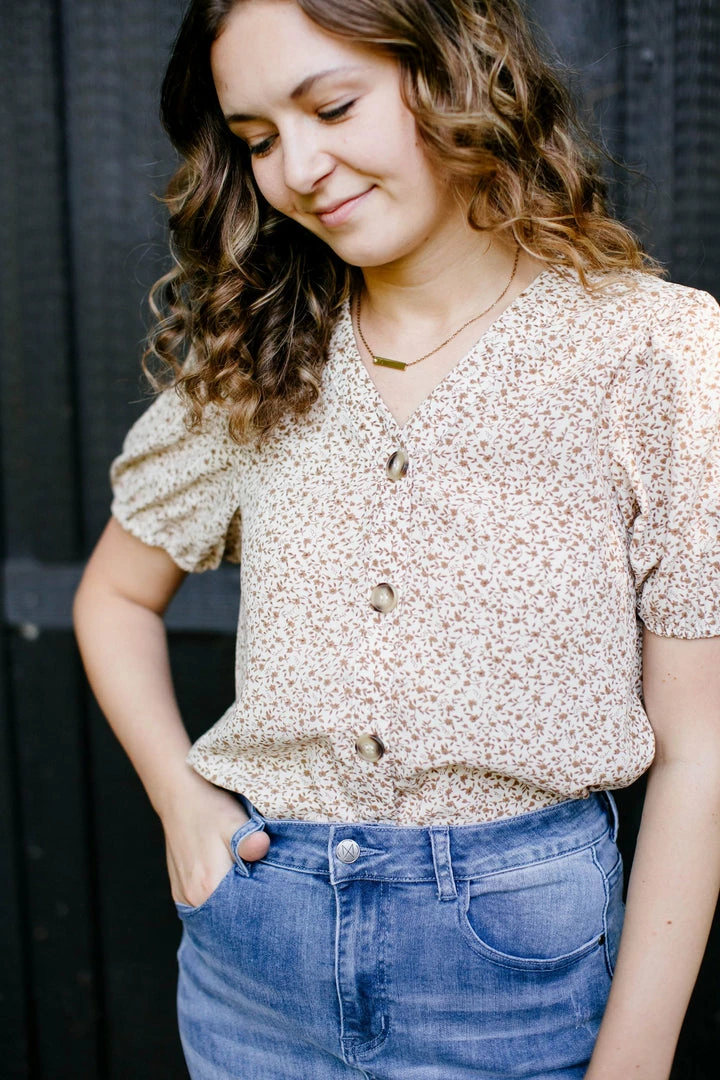 Tea N Rose Summer Collection 'Laura' Button Front Floral Blouse In Taupe 4 Tea N Rose Summer Collection 'Laura' Button Front Floral Blouse In Taupe