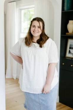 Tea N Rose Extended 'Isla' Textured Embroidery Top In Ivory Summer Collection