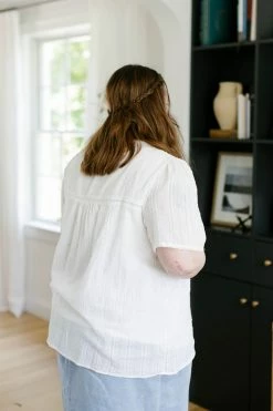 Tea N Rose Extended 'Isla' Textured Embroidery Top In Ivory Summer Collection