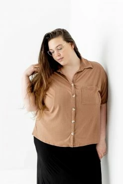 Gilli Extended 'Devon' Ribbed Button Down Top In Mocha FINAL SALE Tops/Cardigans