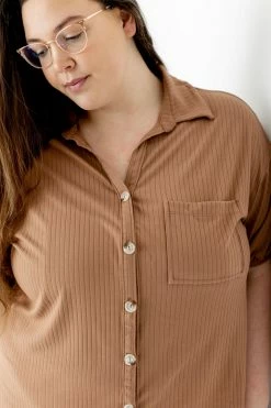 Gilli Extended 'Devon' Ribbed Button Down Top In Mocha FINAL SALE Tops/Cardigans