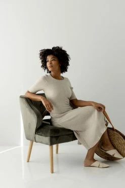 Gilli 'Sofia' Waist Tie Ribbed Midi Dress In Oatmeal