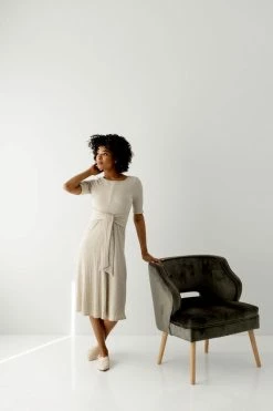 Gilli 'Sofia' Waist Tie Ribbed Midi Dress In Oatmeal