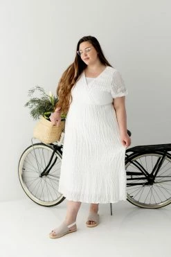 Polagram PLUS 'Katrina' Seersucker Dress In Ivory