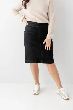 The Main Street Exchange 'Sara' Classic Denim Knee Length Skirt In Black