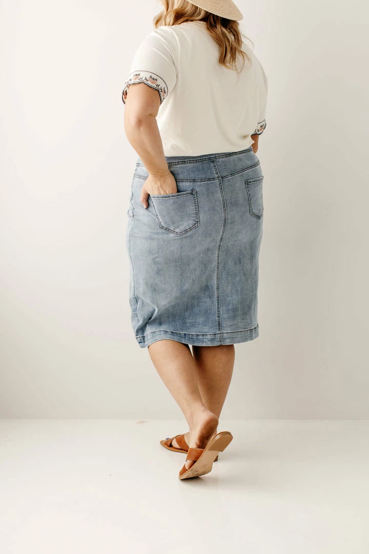 The Main Street Exchange 'Sara' Classic Knee Length Light Wash Denim Skirt 9 The Main Street Exchange 'Sara' Classic Knee Length Light Wash Denim Skirt