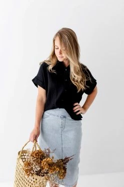 Gilli 'Camden' Button Down Cotton Top In Black Summer Collection