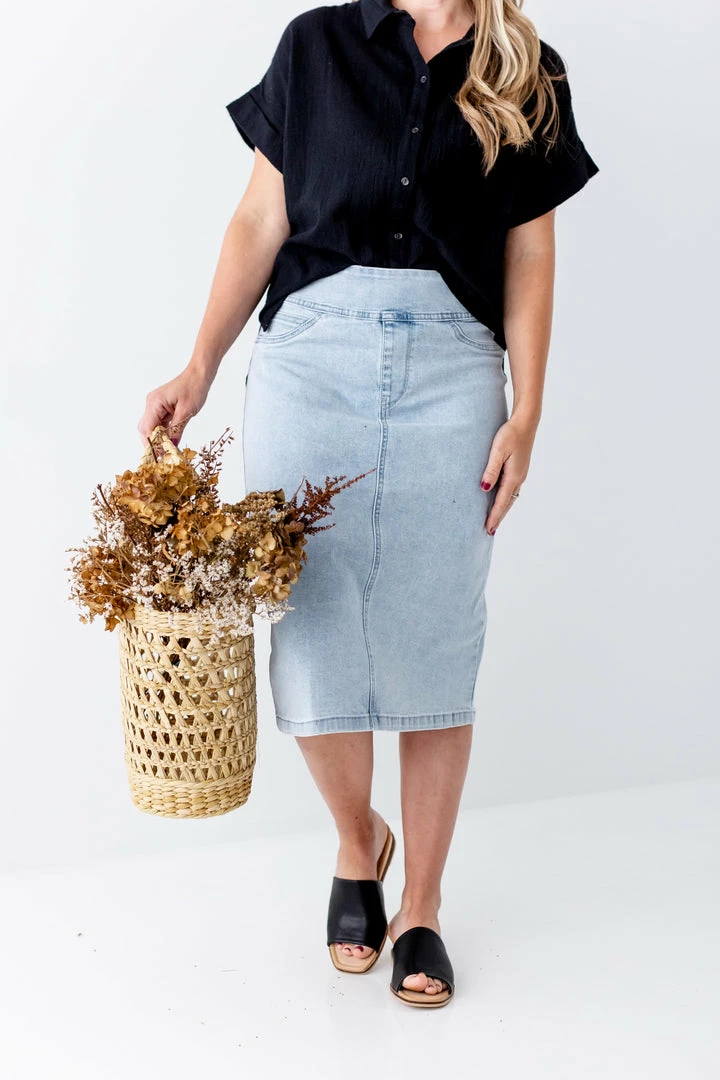 The Main Street Exchange 'Sara' Classic Knee Length Denim Skirt In Vintage Wash 2 The Main Street Exchange 'Sara' Classic Knee Length Denim Skirt In Vintage Wash