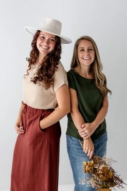 Gilli 'Evonne' Cuffed Sleeve Top