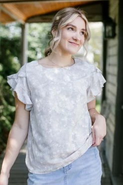 Gilli Summer Collection 'Vera' Ruffle Sleeve Floral Top In Soft Grey