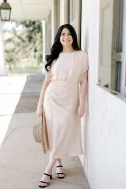 Gilli 'Cruz' Shirring Detail Midi Dress Dresses