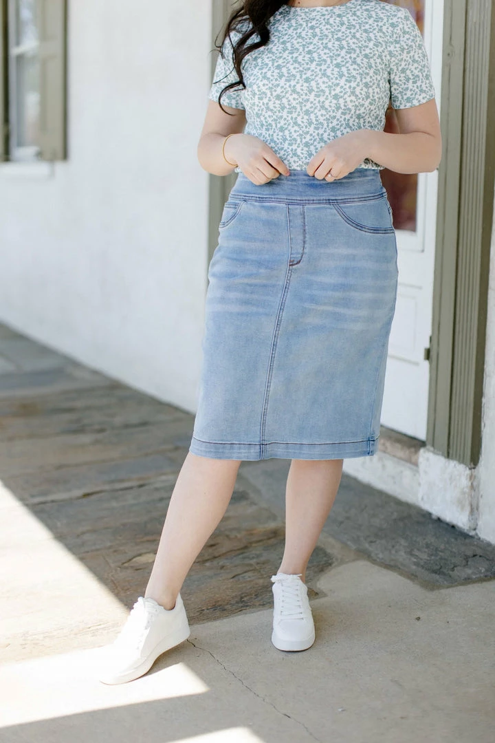 The Main Street Exchange 'Sara' Classic Knee Length Light Wash Denim Skirt 2 The Main Street Exchange 'Sara' Classic Knee Length Light Wash Denim Skirt