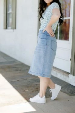 The Main Street Exchange 'Sara' Classic Knee Length Light Wash Denim Skirt 11 The Main Street Exchange 'Sara' Classic Knee Length Light Wash Denim Skirt