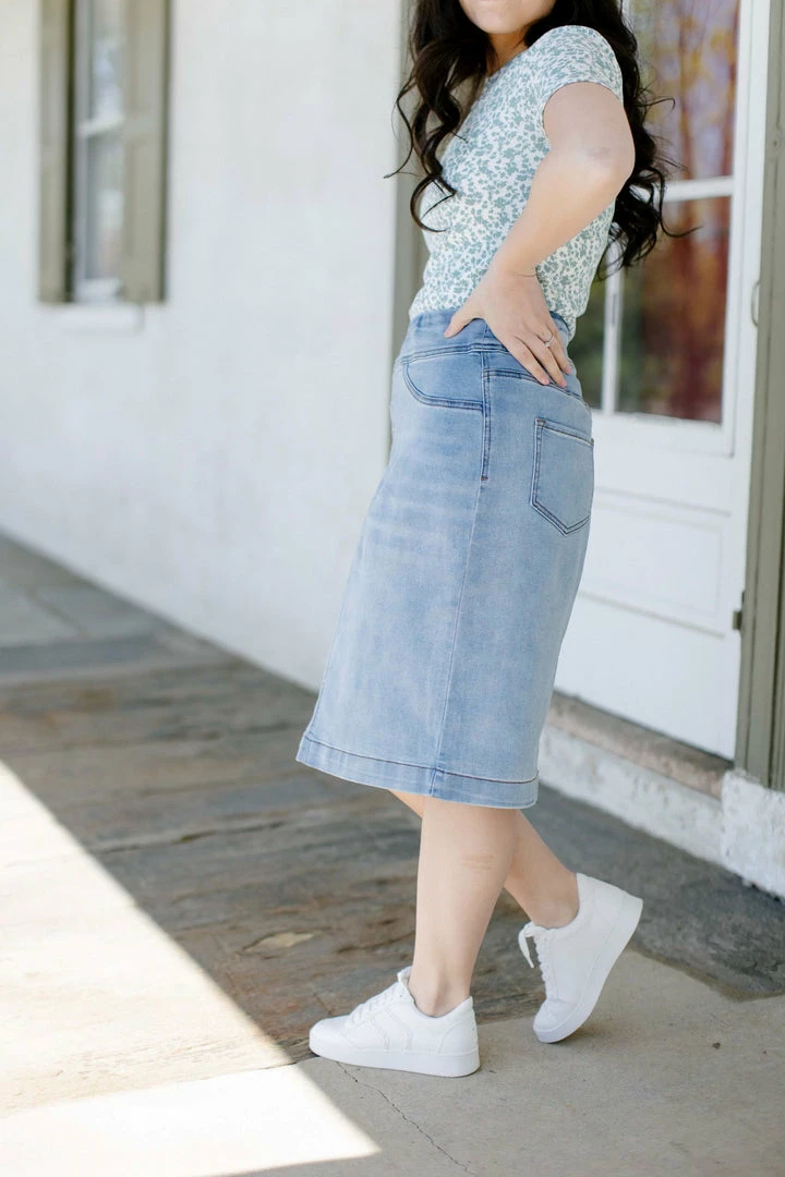 The Main Street Exchange 'Sara' Classic Knee Length Light Wash Denim Skirt 3 The Main Street Exchange 'Sara' Classic Knee Length Light Wash Denim Skirt