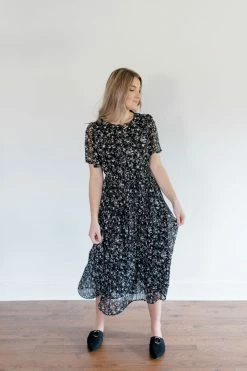 Hayden Los Angeles 'Ingrid' Pleated Floral Midi Dress In Black