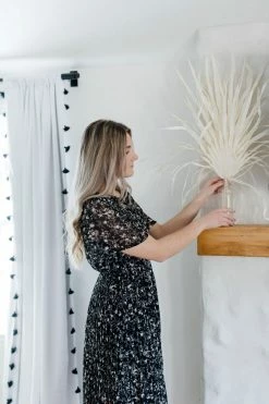 Hayden Los Angeles 'Ingrid' Pleated Floral Midi Dress In Black