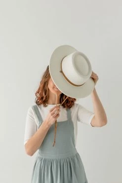 Fame Accessories 'Oswald' Wide Brim Chin Strap Hat In Ivory