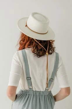 Fame Accessories 'Oswald' Wide Brim Chin Strap Hat In Ivory