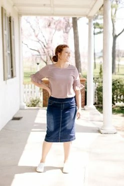 The Main Street Exchange Exclusive Designs 'Sara' Classic Knee Length Dark Denim Skirt