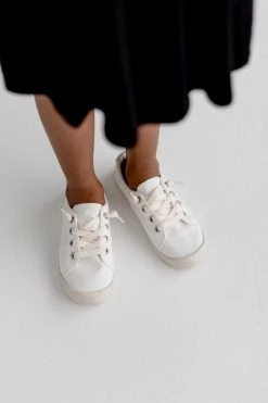 MDC 'Jamie' Girl Canvas Sneakers In White