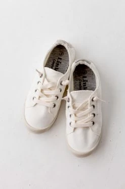 MDC 'Jamie' Girl Canvas Sneakers In White 6 MDC 'Jamie' Girl Canvas Sneakers In White