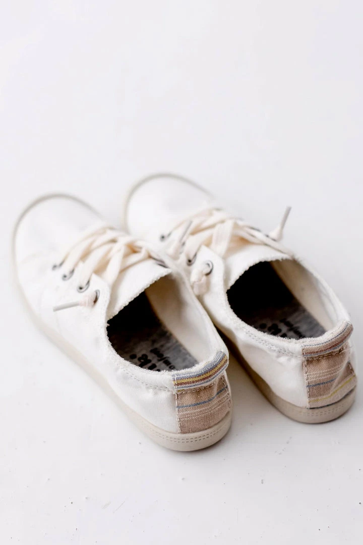 MDC 'Jamie' Girl Canvas Sneakers In White 4 MDC 'Jamie' Girl Canvas Sneakers In White
