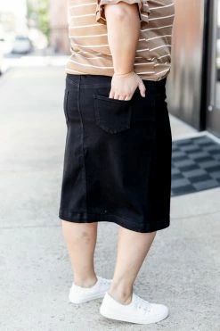 The Main Street Exchange 'Sara' Classic Denim Knee Length Skirt In Black 17 The Main Street Exchange 'Sara' Classic Denim Knee Length Skirt In Black