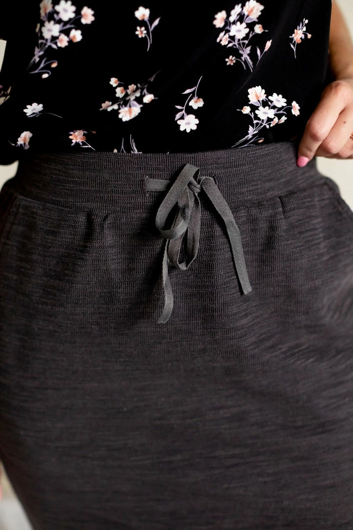 The Main Street Exchange 'Lauren' Everyday Textured Skirt In Charcoal Grey Exclusive Designs 5 The Main Street Exchange 'Lauren' Everyday Textured Skirt In Charcoal Grey Exclusive Designs