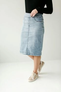The Main Street Exchange 'Sara' Classic Knee Length Light Wash Denim Skirt 13 The Main Street Exchange 'Sara' Classic Knee Length Light Wash Denim Skirt